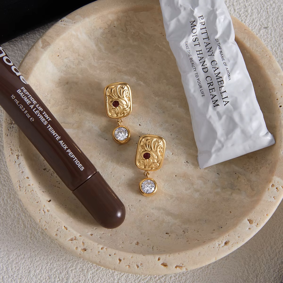 Detail zpracování – ELENYS Relic Drop